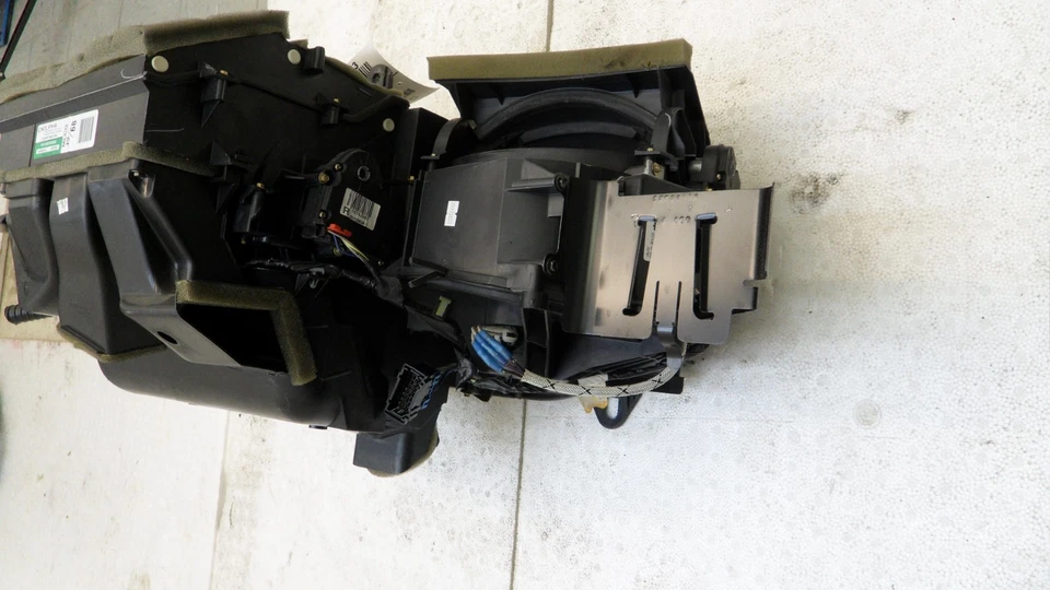 Estuche de núcleo de evaporador de aire acondicionado Buick LeSabre 2002-2005 3,8 L usado 25732753 OEM Foto 4 de 4