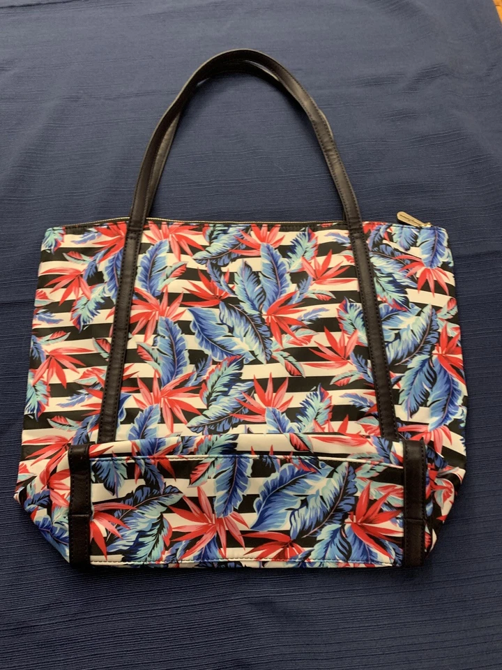 Tommy Bahama Tote Siesta Key Waterproof Striped large NWOT Preowned - Image 2 of 4