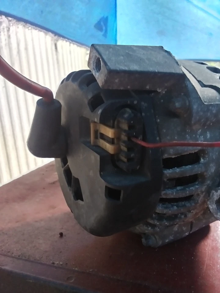 Alternador Chevy S10 99 motor 4x4 4,3 L Foto 2 de 3