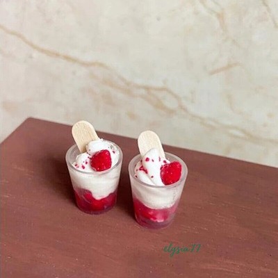 2PC Dollhouse 1/6 Accessories Scale Miniature Strawberry Ice Cream Dining Room