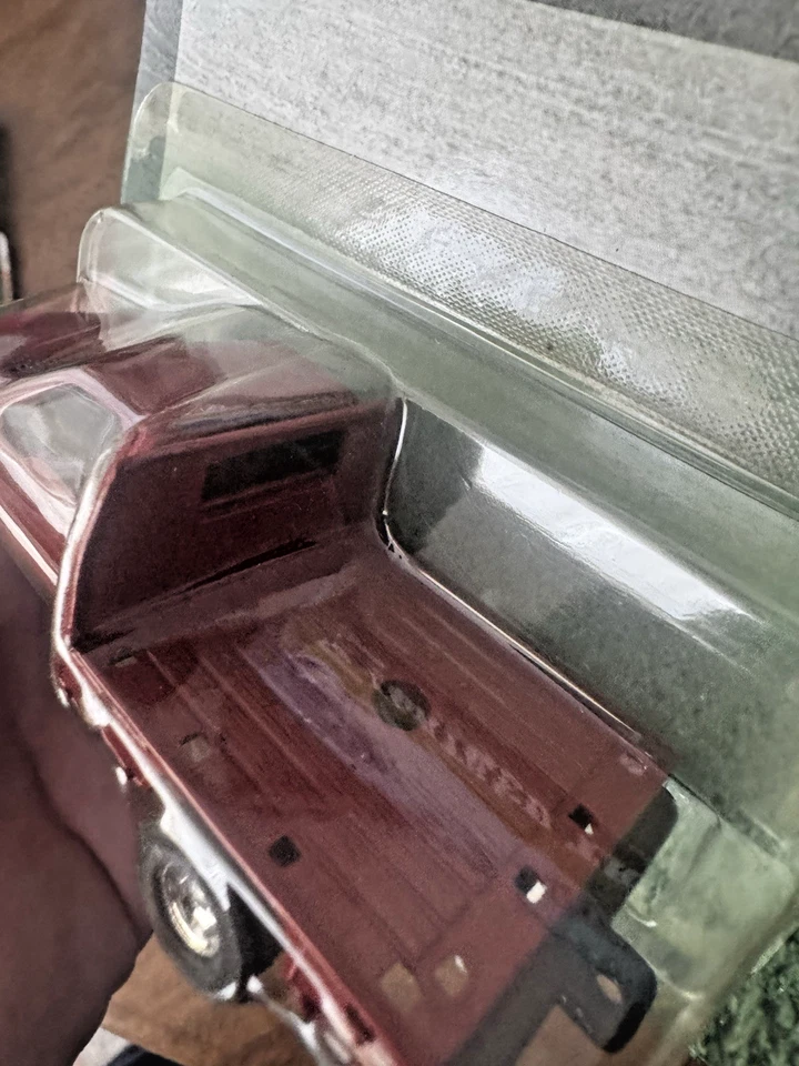 1:64 Ertl Farm Country Kids Ford F-350 Red Flatbed Stakebed Truck New in Package - Image 2 of 3