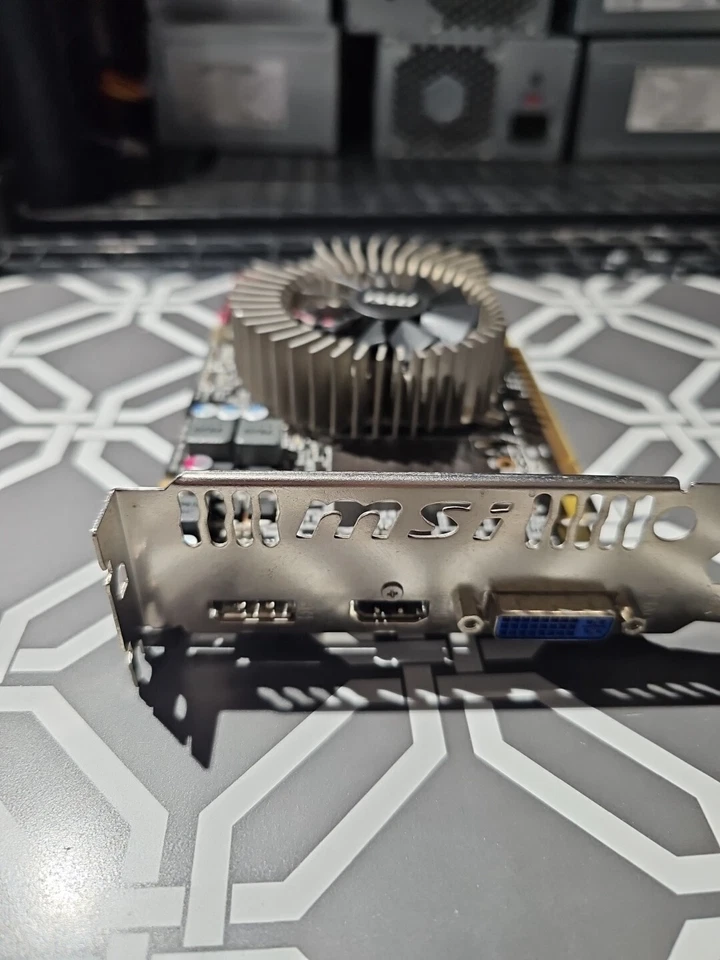 MSI R5670-PMD1G PCI-E ATI Radeon HDMI DVI DisplayPort 800Mhz 1G DDR5 Ram - Image 2 of 4