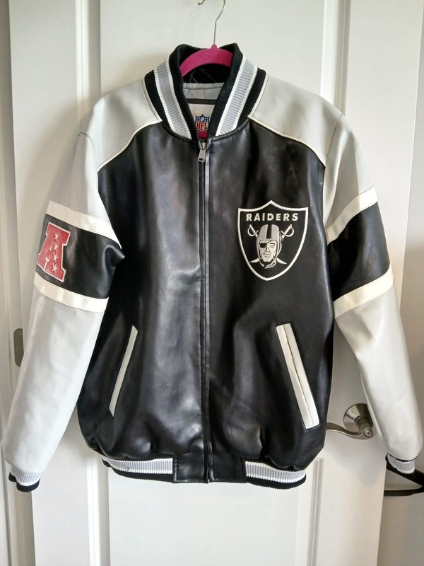 MEN'S GENTLY WORN NFL LAS VEGAS RAIDERS FAUX LEATHER VARSITY JACKET SIZE MEDIUM