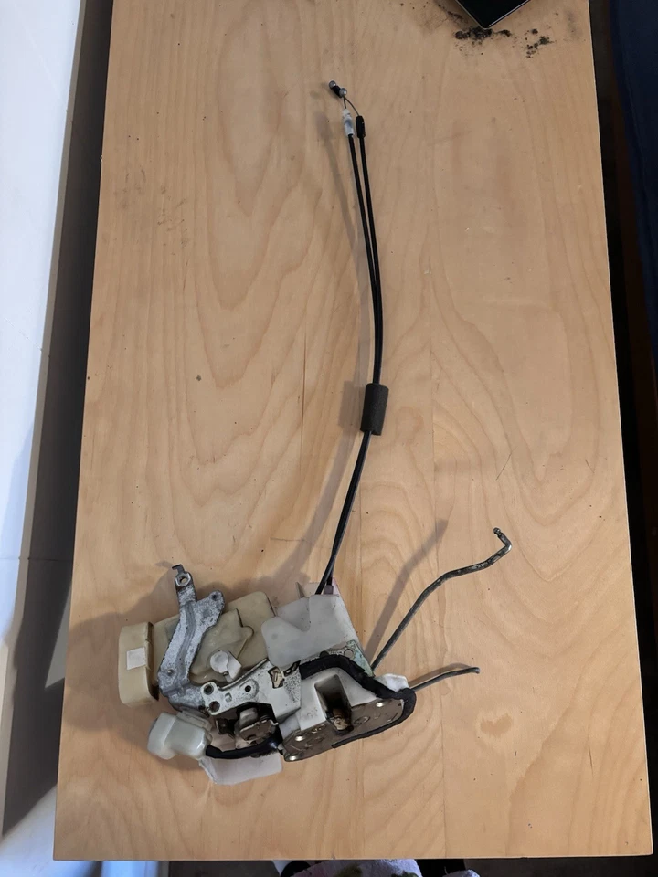 Atuador de trava de porta dianteiro direito do passageiro Lexus GS300 GS400GS430 1998-05 fabricante de equipamento original - Imagem 2 de 4