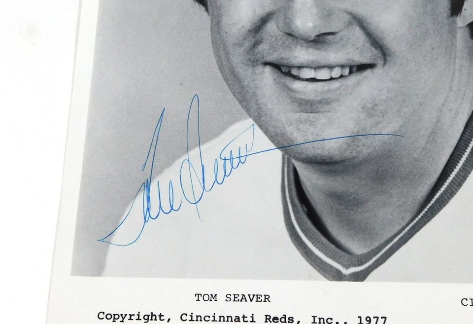 Tom Seaver Signed 8 x 10 B&W Photo Reds JSA Auto - Image 2 of 3