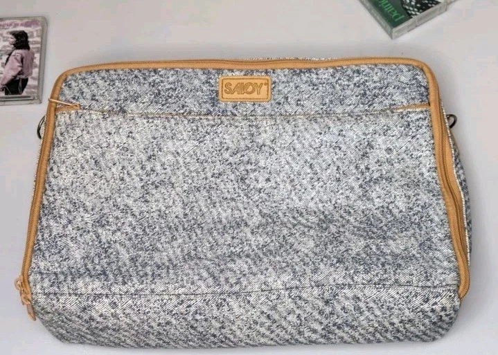 Vintage French Music Cassette Tape Lot of 23 with Case. Most In VG Condition  - Image 2 of 4