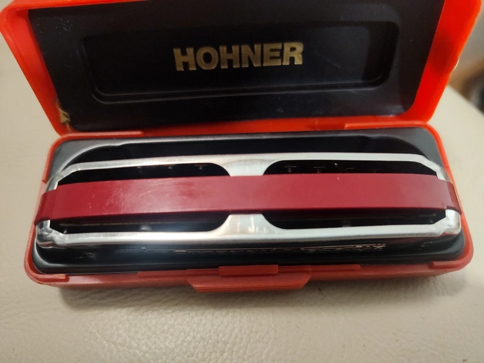 Armónica vintage Hohner melodía dorada con estuche papeles llave de do Foto 4 de 4