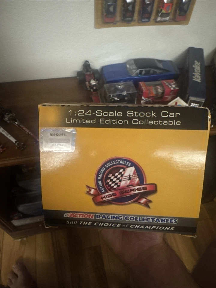 Kyle Busch 18 M&M Action Racing Collectables 2009 From Las Vegas 1/24 - Image 2 of 4