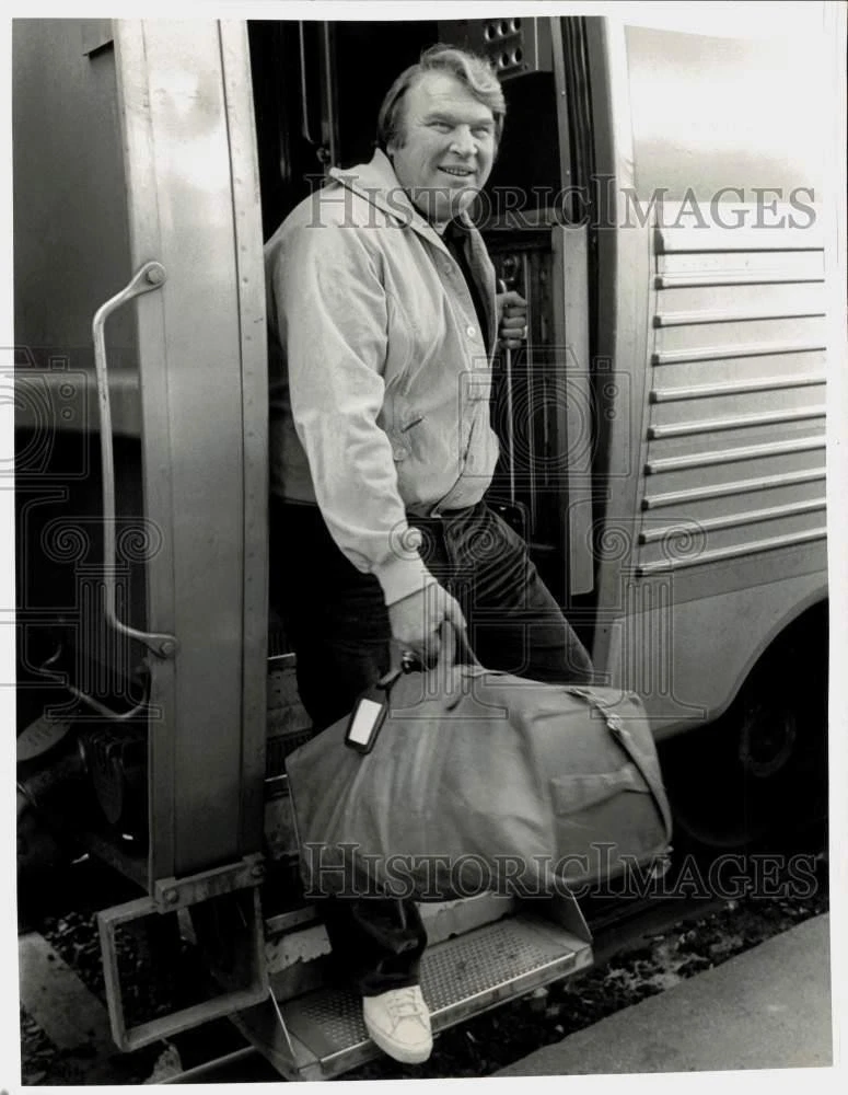 1981 Press Photo Announcer John Madden arriving at Super Bowl XVI - sap66596 - Picture 1 of 2