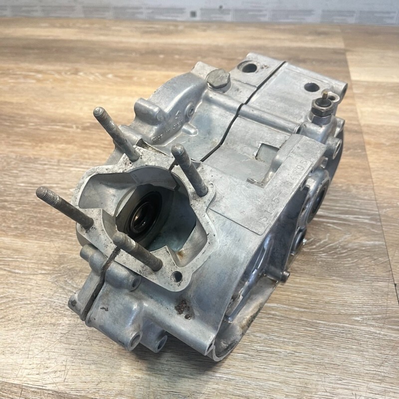 スズキ　　　　　TS１２５２　　　１体 1971 SUZUKI TS125 TS 125 DUSTER / OEM ORIGINAL ENGINE MOTOR CRANK