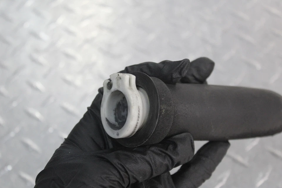 Kawasaki Ninja ZX11 ZX1100D 1994 empuñadura del acelerador derecho Foto 4 de 4