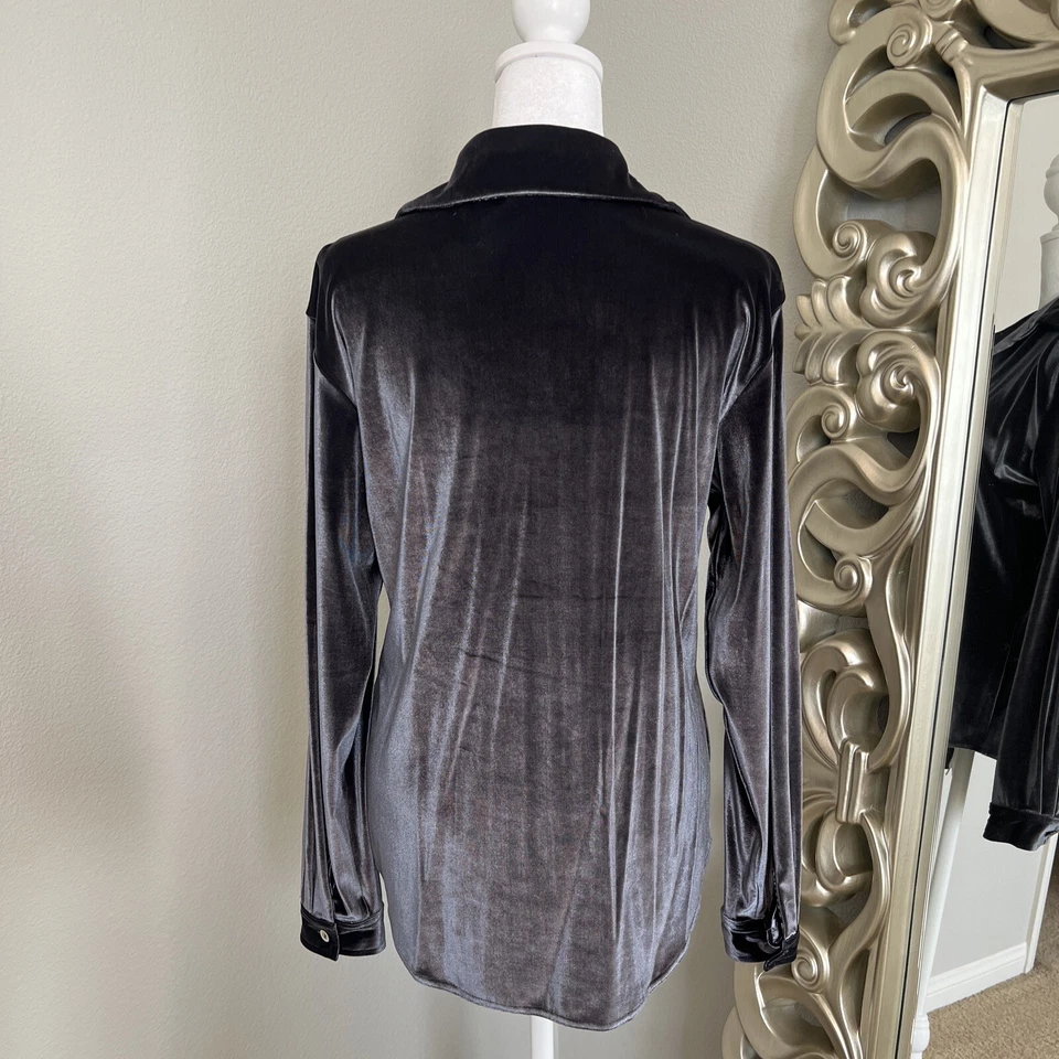 Camisa de mujer Nordstrom gris de terciopelo con botones manga larga talla pequeña Foto 3 de 4