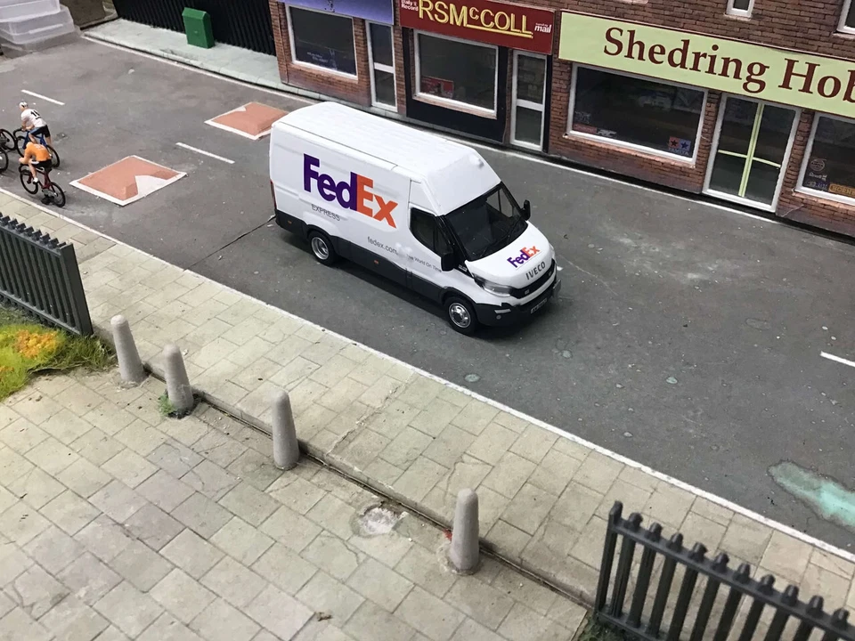 1-76 Code 3 Iveco Van Fed Ex - Image 3 of 4