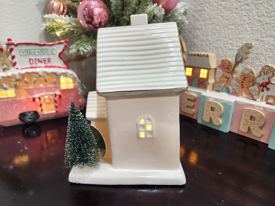 XMAS CERAMIC HOUSE LED 8*6*15 CM - 5919099 main image 1