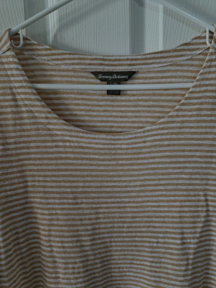 Blusa feminina Tommy Bahama tamanho L P2P 20,5 COMPRIMENTO 24 manga curta listrada  - Imagem 2 de 4