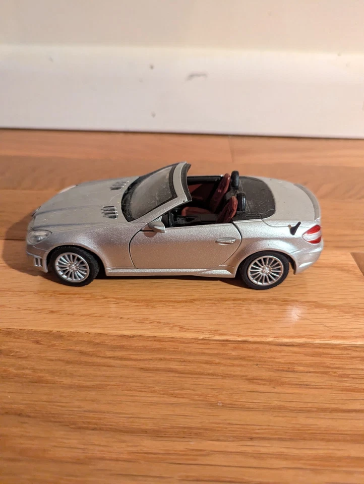 Coche modelo Motormax Mercedes-Benz Slk R171 2004-2011 55 AMG plateado descapotable 1/24 Foto 3 de 4