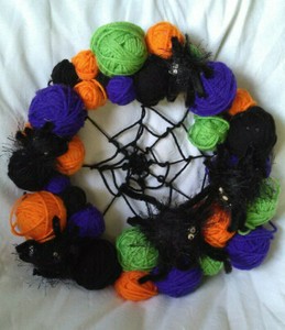 Handmade HALLOWEEN Black/Orange/Green/Purple Yarn Balls & Web SPIDER Wreath 14"