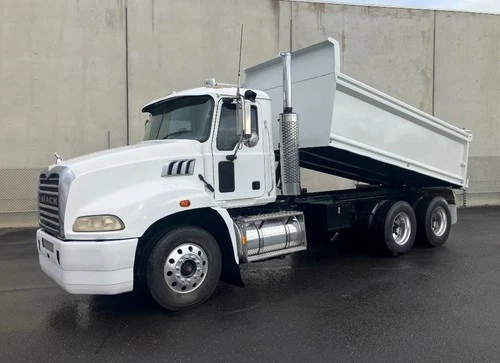 2010 MACK CMMR 6x4 TIPPER TRUCK