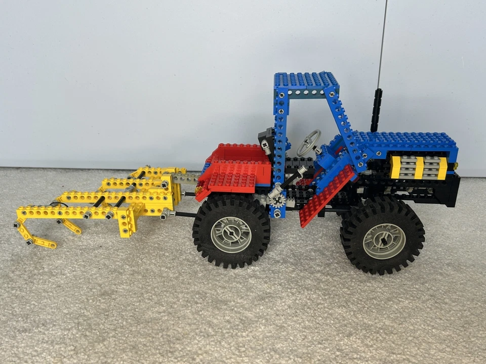 LEGO Technic 8859 Tractor, photo 1 of 5