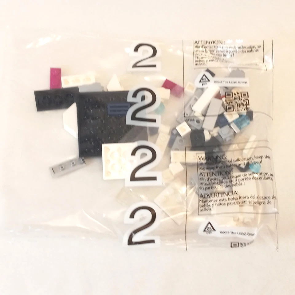 LEGO Star Wars BRICKHEADZ R2-D2 Brickhead figure from Endor Heroes set 40623 - Image 3 of 4