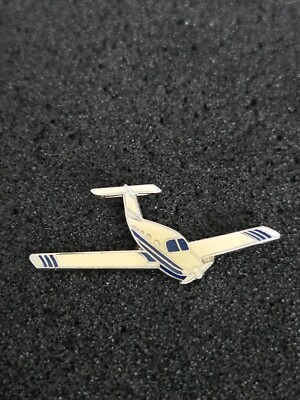 PIPER LANCE   FLUGZEUG   Pin/Pins *aus Sammlung* 19254