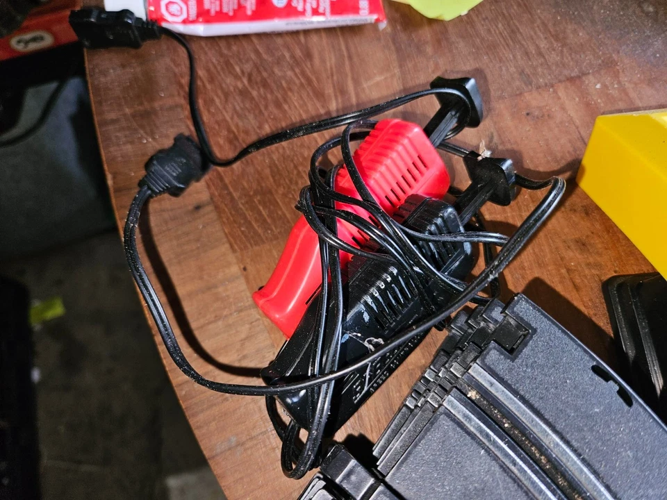 PISTA DE CARRERAS, COCHE Y CONTROLADORES, NO SEGURO DE ESCALA - POSIBLEMENTE 1:43, VER FOTOS Foto 4 de 4