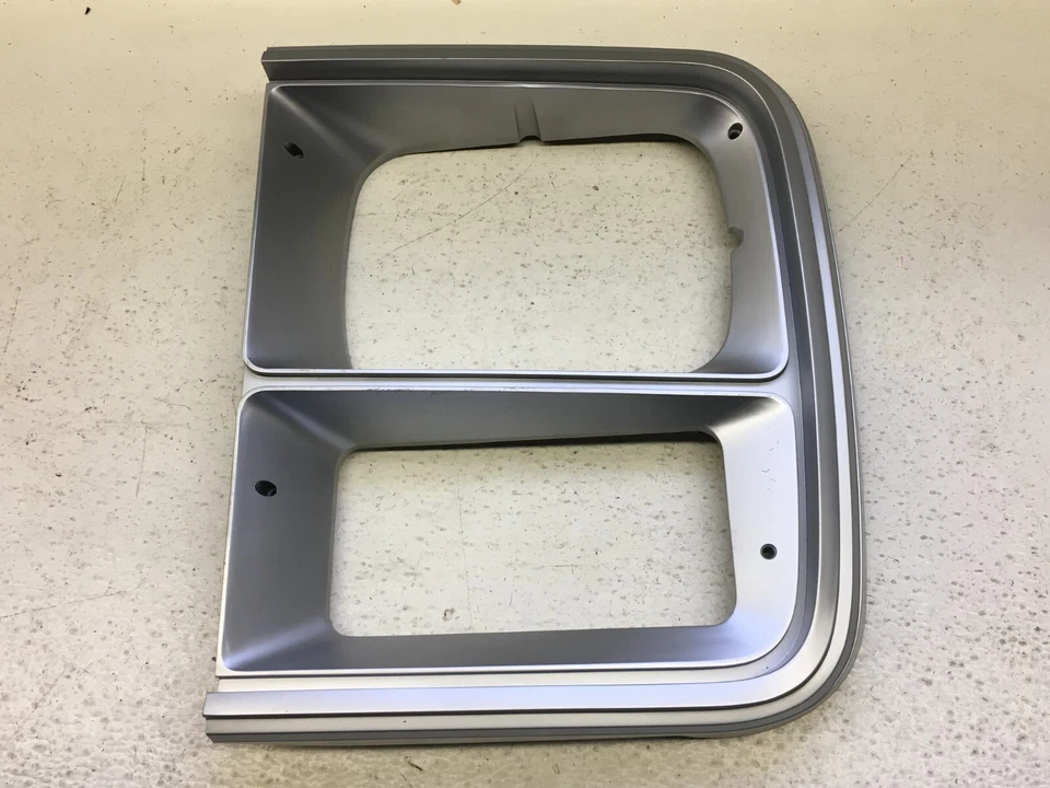 NOS Driver Side Headlight Trim Bezel Gray 1983-84 Chevy G10 G20 G30 P10 P20 P30 Foto 3 de 4