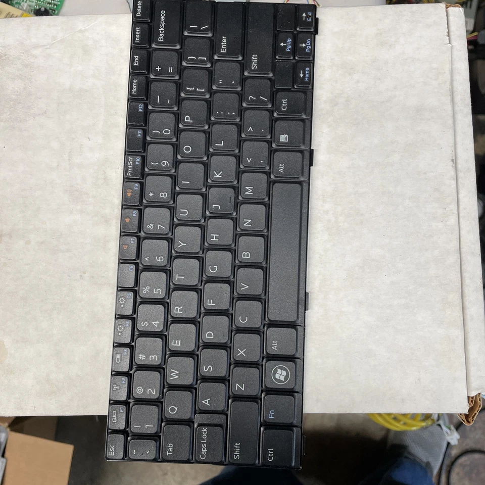 Dell Inspiron Mini 10 1018 82 Keys US English Qwerty Keyboard MP-09K6-6982 5PPVC - Image 2 of 4