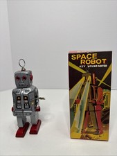 Retro Space Robot Tin 8" Key Wind-Up Sparking Robot Toy MS-403