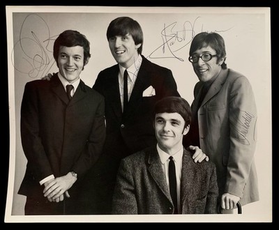 SIGNIERT DIE SCHATTEN HANK MARVIN BRIAN BENNETT BRUCE WELCH JOHN ROSTILL SELTEN