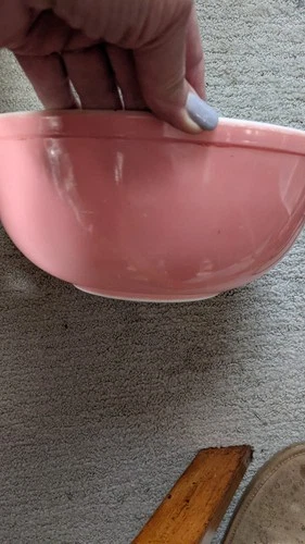 VINTAGE PYREX 4 QUART MIXING BOWL--PINK