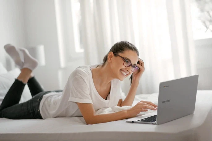 Samsung Chromebook 4 11.6" 32 GB, Intel Celeron Processor Includes Charger - Image 4 of 4