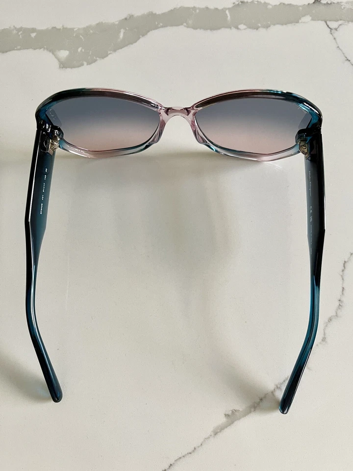 Gafas de sol Salvatore Ferragamo multicolor claras con estuche y tela Foto 4 de 4