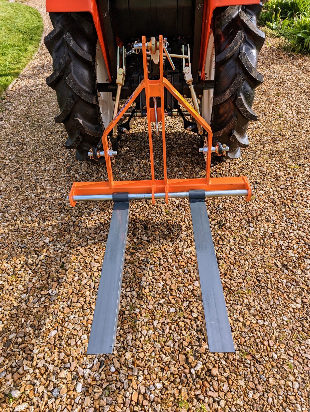 Compact Tractor Pallet Forks, D300 KG, Category 1 Hitch, Kubota, Yanmar