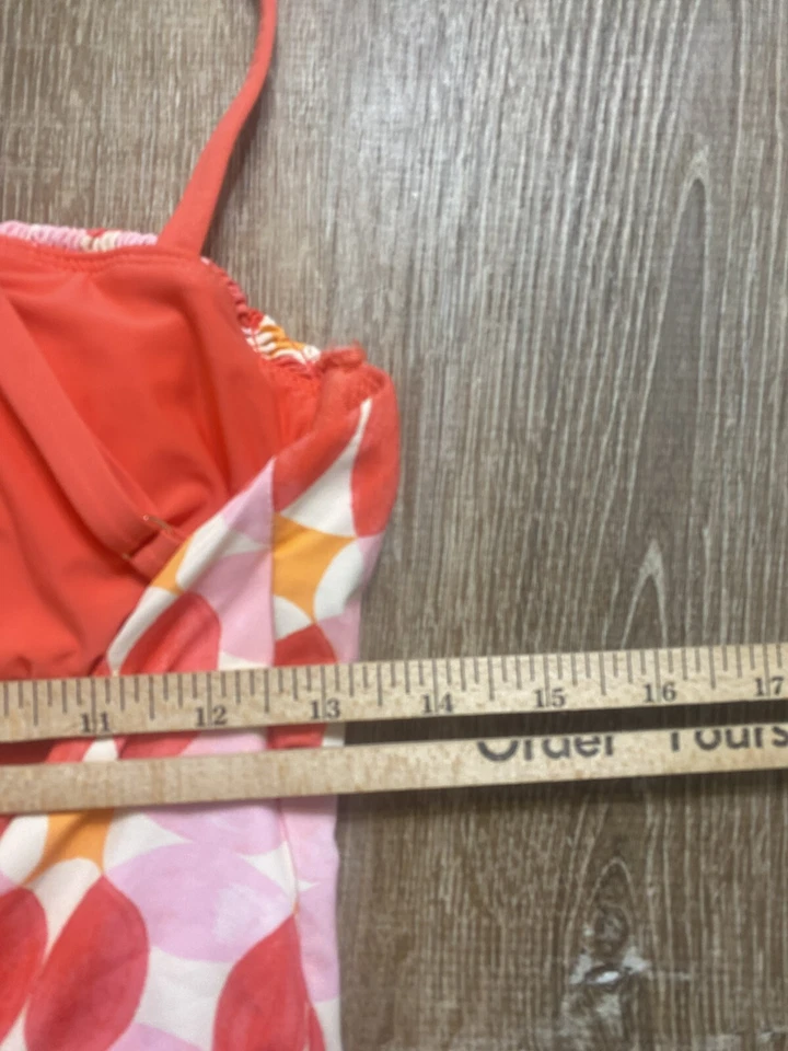 Traje de baño Maeve para mujer grande de una pieza con cinturón y aros a lunares Foto 4 de 4