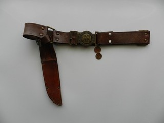 A VINTAGE RARE LEATHER BELT w/ SHEATH SCOUTS DE FRANCE TOUJOURS PRET.