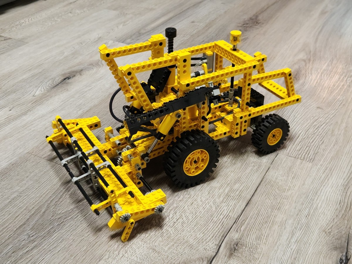 LEGO Technic 8862 Combine Harvester 1989 Vintage Incomplete