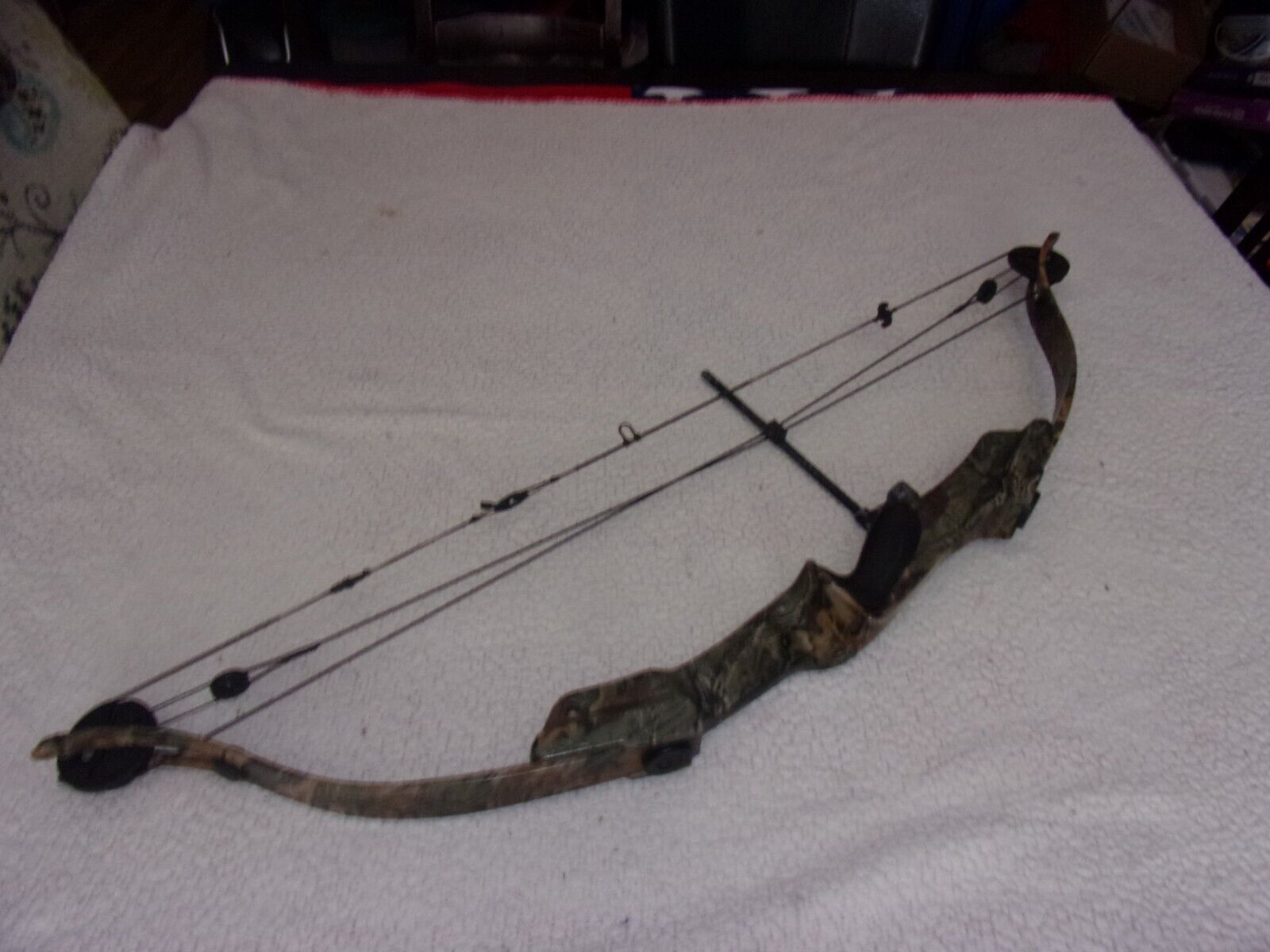 Golden Eagle Falcon Flame Compound Bow