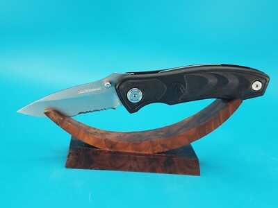 Leatherman C301 Pocket Knife with Clip Combo Blade Liner Lock!