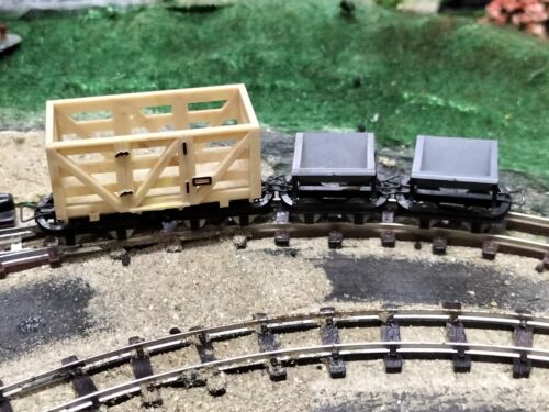 LOT DE 3 WAGONS EGGER BAHN .HO e TRANSPORT DE BESTIAUX ET 2 BENNES BASCULANTES . - Photo 2/5