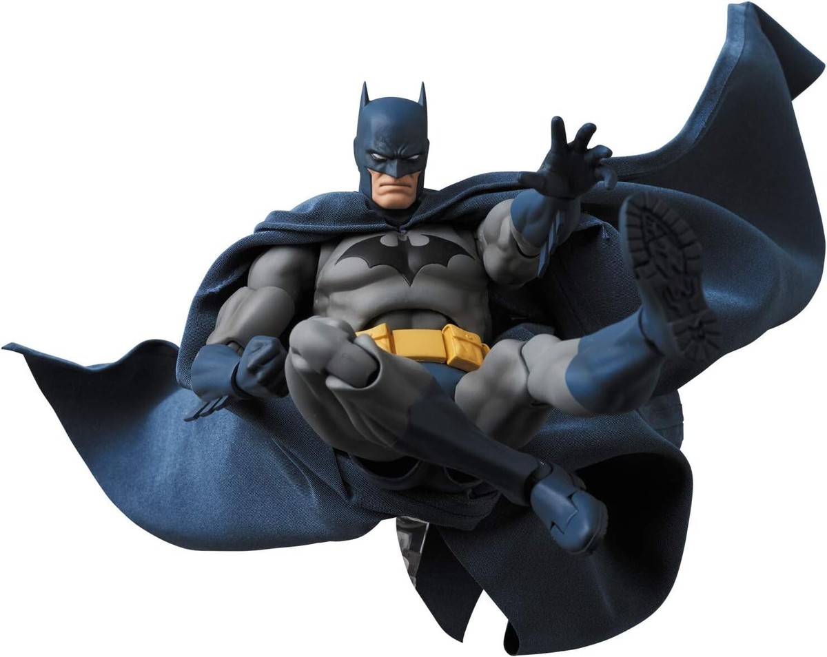Medicom Toy No.105 MAFEX BATMAN Figure BATMAN HUSH Ver. DC COMICS