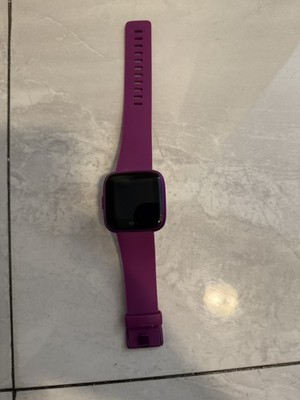 Fitbit Versa lite Fitness Activity Tracker  Smartwatch S & L  USED