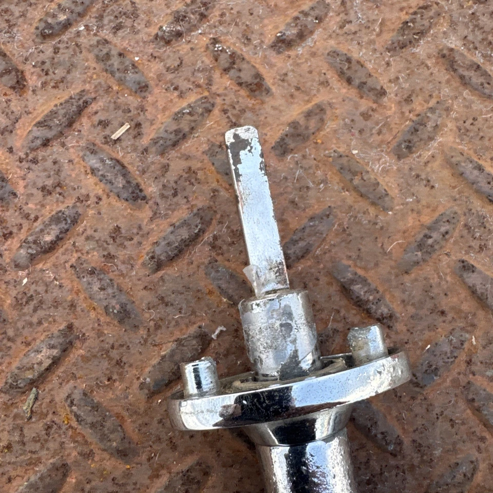 Manija de bloqueo de escotilla trasera con llave para Chevy Blazer Jimmy 1969-72 original GM Foto 3 de 4