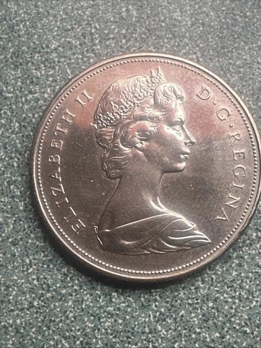Canada Silver Dollar 1972 Silver Large Coin, Abstract Beautiful, Queen Elizabeth