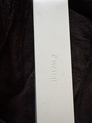 Apple Watch Series 7 41mm Aluminiumgehäuse-Grün mit Sportarmband in Clover  i