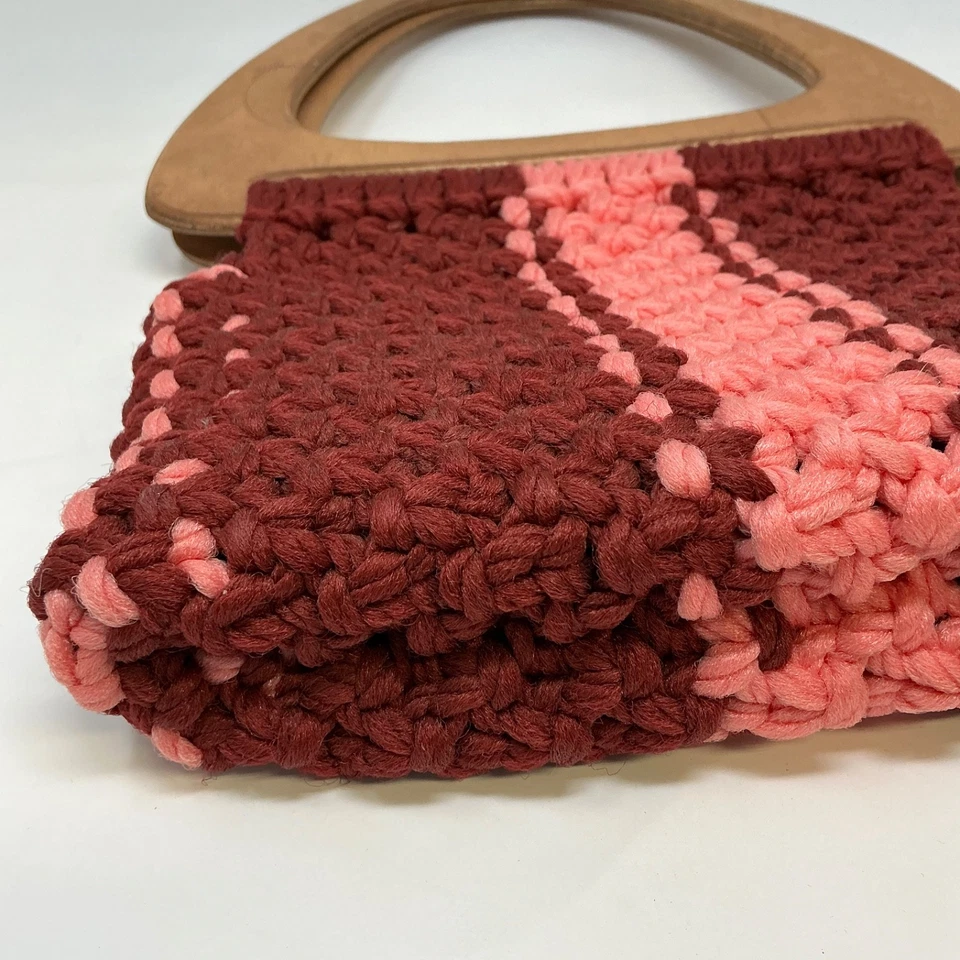 Bolso vintage hecho a mano con asa de madera de ganchillo - Cartera boho retro años 70, marrón y rosa Foto 4 de 4