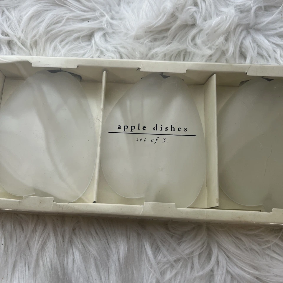 Juego de platos de manzana de vidrio esmerilado PIER 1 ONE de (3) 5"x3,5" NUEVO EN CAJA Foto 2 de 4