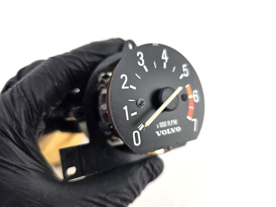 NOS Volvo 240 260 264 262 265 164 Bertone VDO Tachometer 6 Cylinder - Image 2 of 4