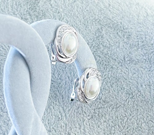 Clip on central oval Pearl around little crystals white gold plated earrings - Picture 3 of 6