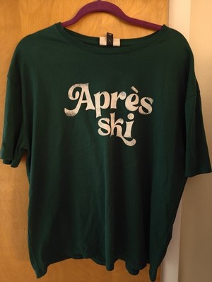 NWT Universal Thread Women's Apres Ski Graphic T-Shirt Green Size Large